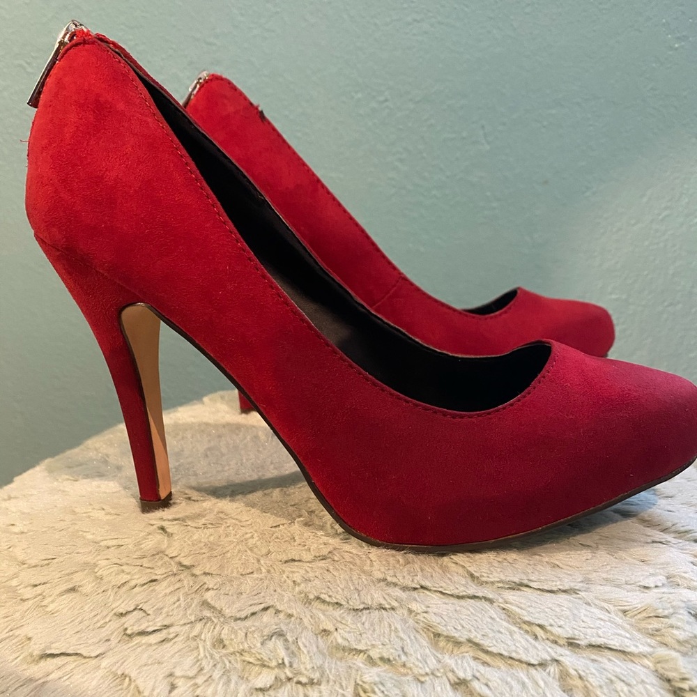 Cute Red  👠